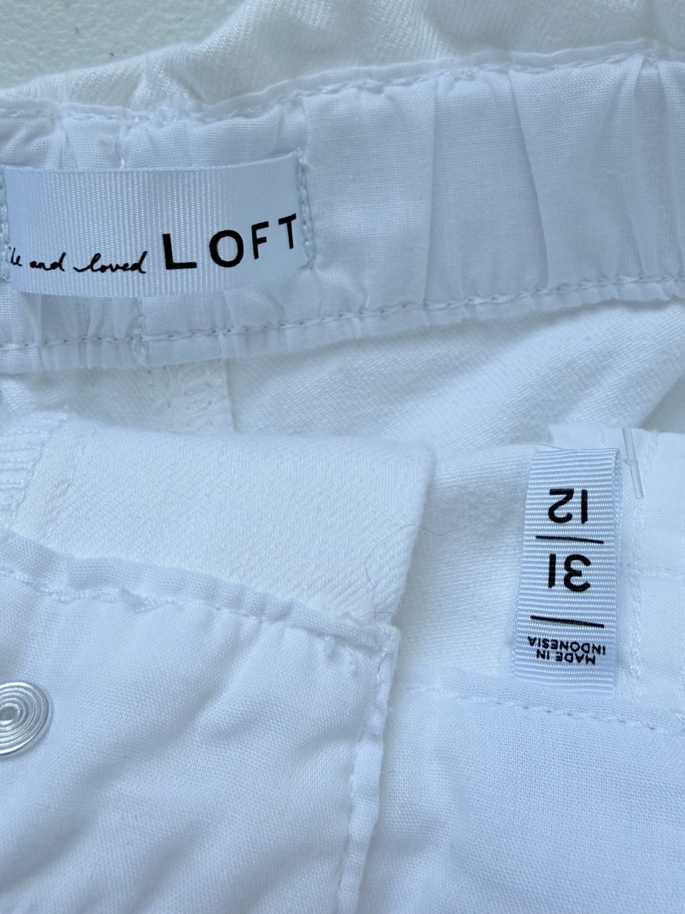 LOFT Extra High Rise
White Jean Shorts Button Fly
Elastic Waist Sz 12 NWT - Picture 7 of 8